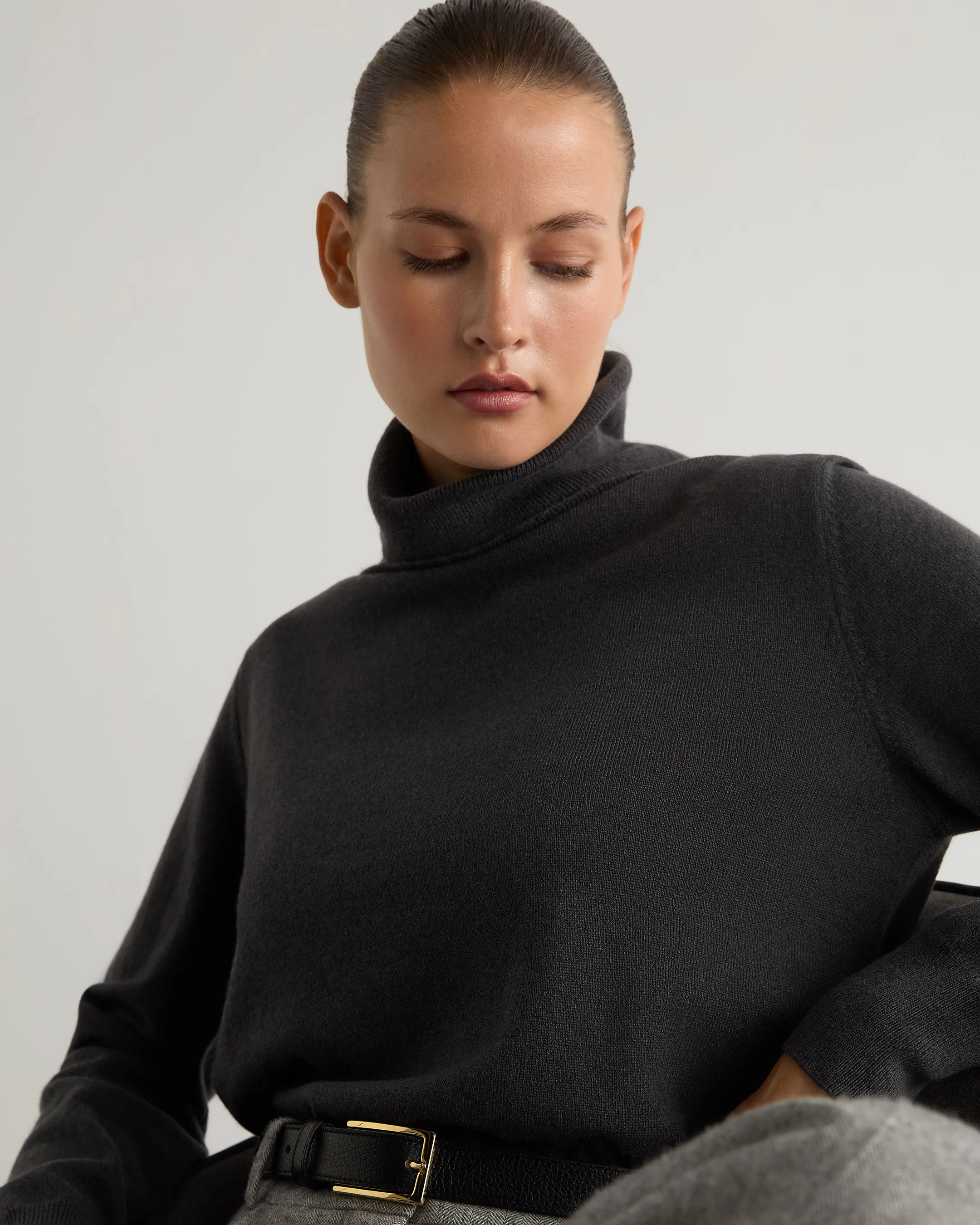 Women's Loose Roll Neck Cashmere Jumper Anthracite Grey